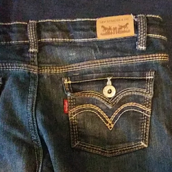 Levis - Picture 3 of 4